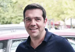 Tsipras se libra del ala dura de Syriza e inicia su giro moderado