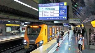 Instalan pantallas digitales en el subte porteño