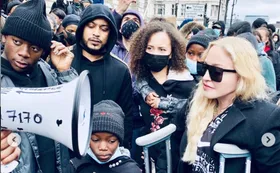 Madonna militante: "Hay que sacar a este supremacista blanco de la Casa Blanca"