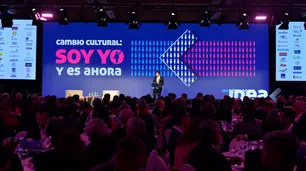 Empresarios salpicados por los cuadernos empiezan a salir de empresas y cámaras
