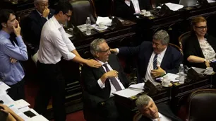 Un diputado pasó la noche de bodas en el Congreso y pusieron la marcha nupcial