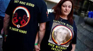 "Vergüenza para el Estado": Reino Unido reconoció el encubrimiento de hasta 30.000 casos de sangre contaminada con VIH y hepatitis