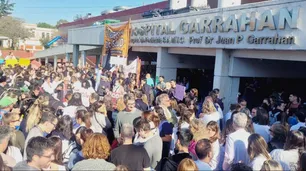 Hospital Garrahan: trabajadores se manifestaron frente a Casa Rosada y acusaron al Gobierno de querer vaciarlo en silencio