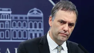 Manuel Adorni vivió un momento incómodo cuando le preguntaron por el futuro de la TV Pública