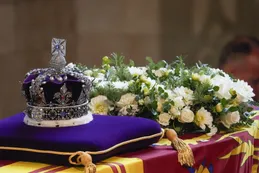 De qué está hecho el féretro de la reina Isabel II