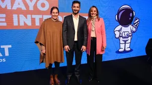 Junto a estudiantes y emprendedores: Tombolini y Malena Gamarini celebraron en ARSAT el "Dia de Internet"