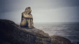 Apareció una misteriosa escultura en Mar del Plata y buscan al artista