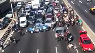 Grave accidente entre una moto y un auto en la General Paz y avenida Del Libertador