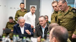 "¡El café es para morirse!": Netanyahu reapareció en una cafetería para desmentir rumores sobre su asesinato