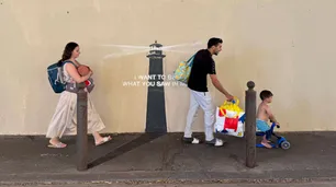 Reapareció Banksy en la ciudad francesa de Marsella con un misterioso faro que difundió en sus redes