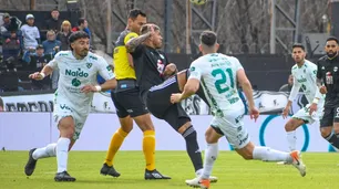 Riestra jugó con 12: el insólito momento cuando defendió con un jugador más ante Sarmiento de Junín