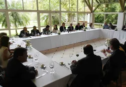 La opinión pública apoya el acuerdo con los gobernadores, pero no las medidas que surgen de él