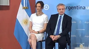 Alberto Fernández le entregó su DNI a Isha Escribano: "Hoy somos un poco más iguales"