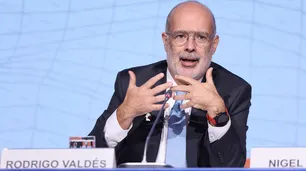 El FMI "le hace caso" a Milei y corre al chileno Rodrigo Valdés de la dirección para América Latina
