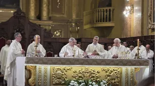 A un año del fallecimiento de Francisco, Rossi pidió seguir su camino: “Ir hacia los más vulnerables”