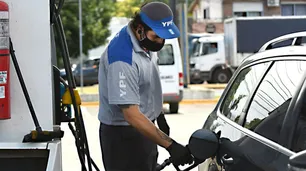 Los combustibles aumentarán 4% por mes hasta marzo