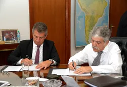 Urribarri firmó un millonario acuerdo con la empresa del hijo de De Vido