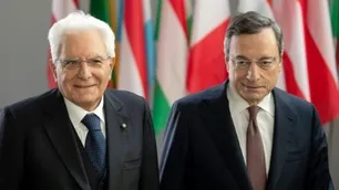 El presidente italiano intenta formar un gobierno "de alto perfil" para salir de la crisis