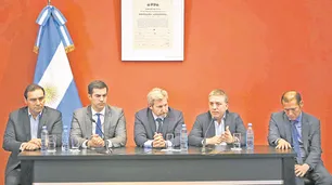 Para contener el dólar apuran el acuerdo con el Fondo, que impone un piso de $ 40