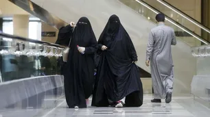 Encerradas por desobedecer: denuncian que Arabia Saudita alberga prisiones secretas para "rehabilitar" mujeres
