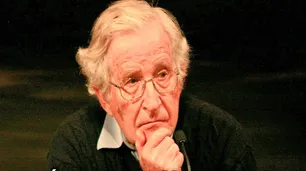 La salud de Noam Chomsky: su esposa dijo que los informes sobre su muerte son "falsos"