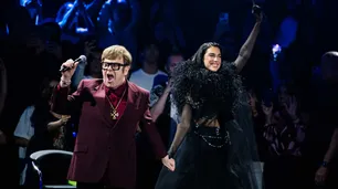 En la previa de su llegada a la Argentina se estrena “Una noche con Dua Lipa”