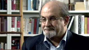 Salman Rushdie: los motivos que lo llevaron a ser perseguido por el Estado Islámico