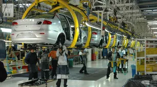 Automotrices analizan el impacto de la nueva reglamentación del BCRA para importar