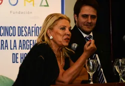 Carrió se desligó del Niembrogate y contraatacó: "¿Cristina en qué causa se presentó?"