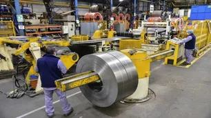 La producción metalúrgica fue menor en mayo de 2025 que en abril y la capacidad instalada sigue debajo del 50%