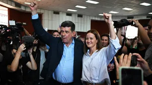 Ya votaron los dos candidatos principales en Paraguay, Santiago Peña y Efraín Alegre