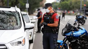 Un policía dio positivo en coronavirus y 67 de sus compañeros fueron puestos en cuarentena