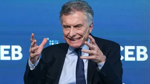 Macri llegó a Qatar, pero su valija desapareció: no pudo contener su enojo y el video se hizo viral en las redes