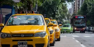 Taxistas de Córdoba reclaman endurecer los controles a choferes de apps de viajes no inscriptos
