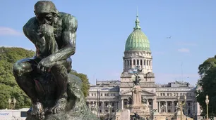 El que piensa pierde