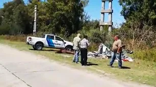Tragedia en Ensenada: un piloto de 69 años chocó su ultraliviano contra un cable y murió