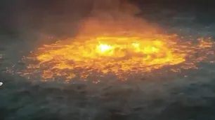 Incendio de película en el Golfo de México: fuego en una plataforma de Pemex