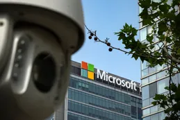 El CEO de Microsoft quiere que se deje de "antropomorfizar" la Inteligencia Artificial tras los anuncios de OpenAI