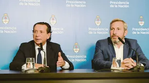 El Gobierno convoca a la CGT para discutir los "acuerdos básicos" y deja afuera a Moyano y las CTA