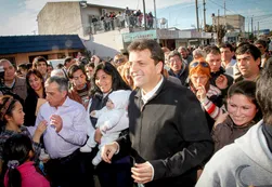 La campaña a pleno | Insaurralde se pega a Scioli, y el PRO anda en calesita