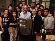 Juan José Gómez Centurión vende un buzo negacionista por el 24 de marzo