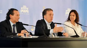 Con el riesgo país récord, Nicolás Dujovne intentará sosegar a los inversores