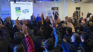 Aceiteros: 250 delegados votaron unánime en un Plenario histórico para ordenar medidas de fuerza