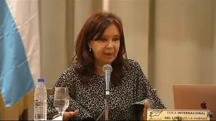 Cristina contó "la verdadera historia" de cuando le dio la mano a Macri