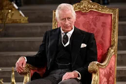 Tras ascender al trono, Carlos III despidió a 100 trabajadores de la residencia oficial