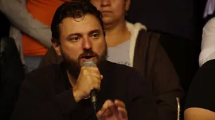 En sintonía con el Presidente, Grabois siguió echando soja al fuego: atacó al campo en redes con foto de silobolsas