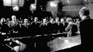 Juicio a las Juntas y la "cascada de justicia": cómo salieron América Latina y España de las dictaduras