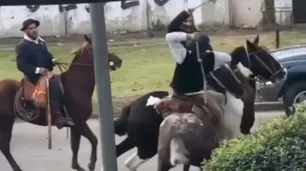 Insólita pelea de gauchos cambió el libreto del festejo del 25 de Mayo en Berazategui