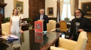 Liz Solari junto a Alberto Fernández para discutir el acuerdo porcino con China