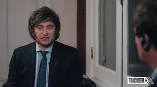 Milei con Tucker Carlson: "El Estado destruye la riqueza, hay que terminar con la garra del socialismo"